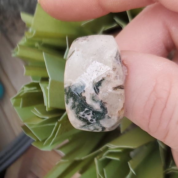 New Carved Faceted Natural Moss Agate Ring. - Picture 10 of 16